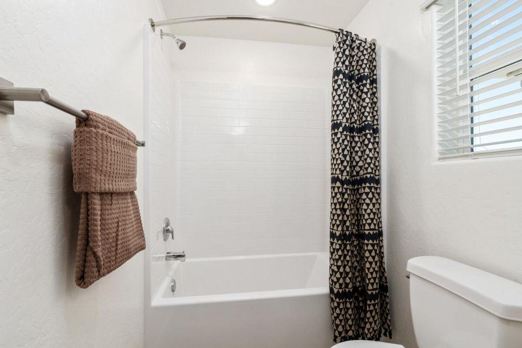 Image 21 of property listing at 1542 Bloom Lane, Clovis, CA 93619