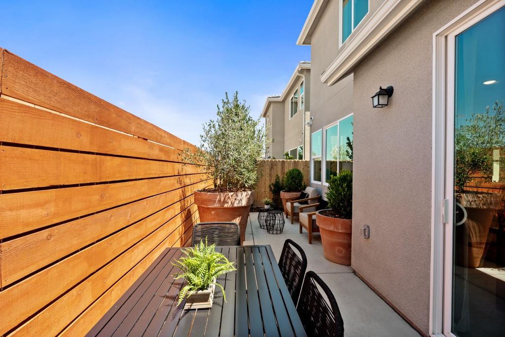 Image 30 of property listing at 1542 Bloom Lane, Clovis, CA 93619