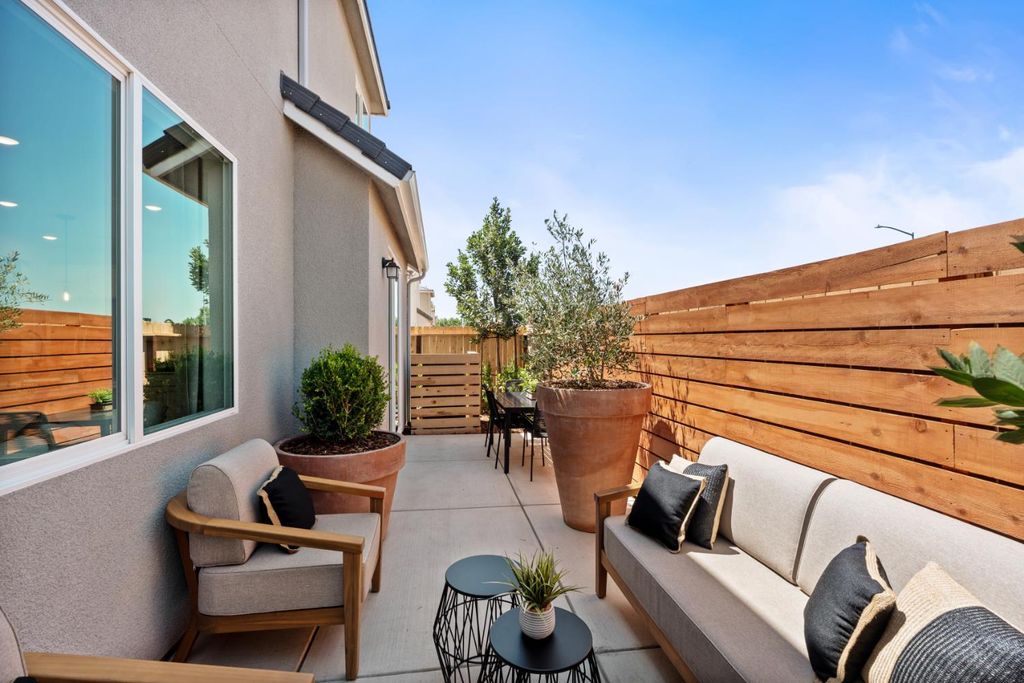 Image 32 of property listing at 1542 Bloom Lane, Clovis, CA 93619
