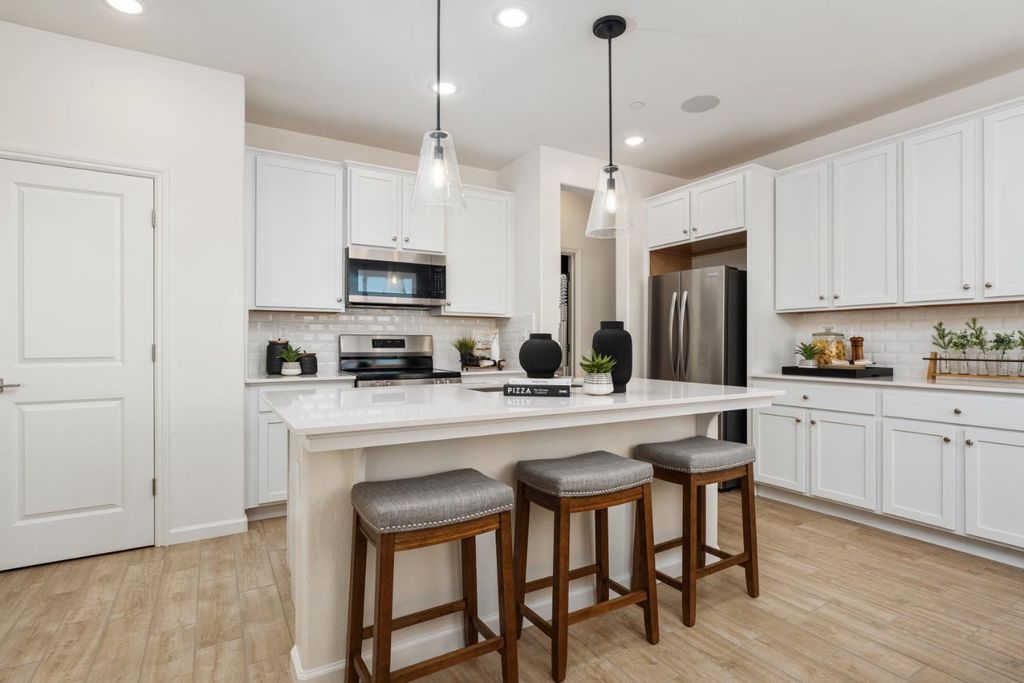 Image 9 of property listing at 1542 Bloom Lane, Clovis, CA 93619