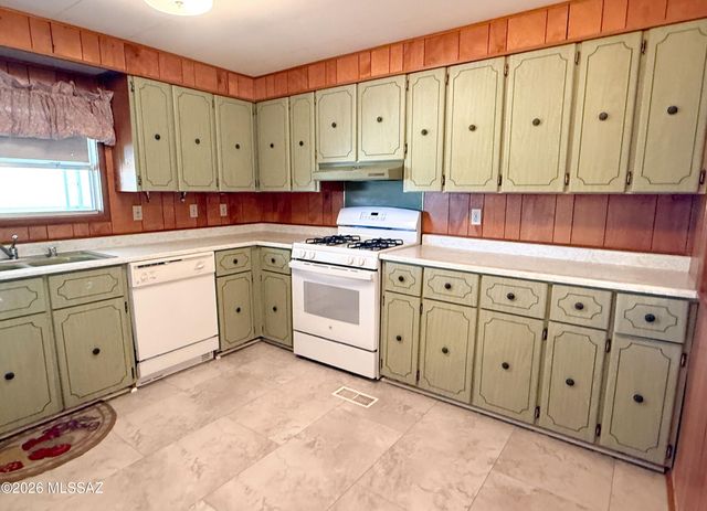 10675 N Kilimanjaro Avenue, Tucson, AZ 85737