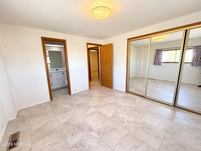 10675 N Kilimanjaro Avenue, Tucson, AZ 85737