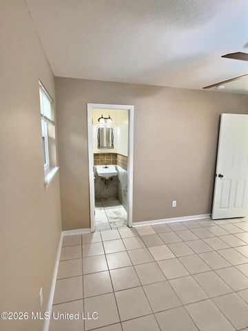 302 Hunter Drive, Ocean Springs, MS 39564