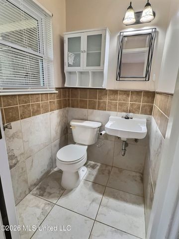 302 Hunter Drive, Ocean Springs, MS 39564
