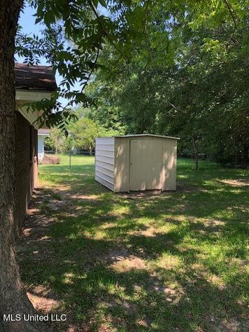 302 Hunter Drive, Ocean Springs, MS 39564