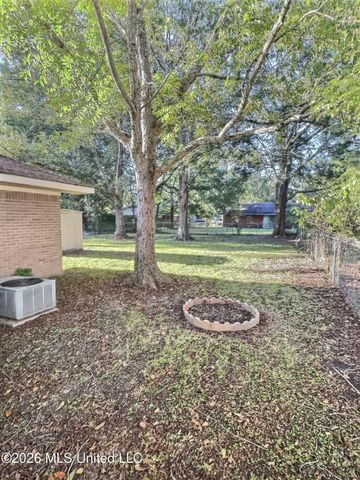 302 Hunter Drive, Ocean Springs, MS 39564