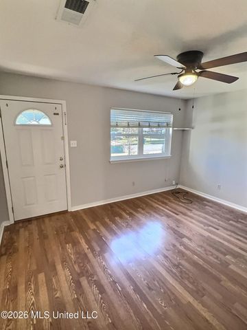 302 Hunter Drive, Ocean Springs, MS 39564