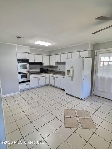 302 Hunter Drive, Ocean Springs, MS 39564