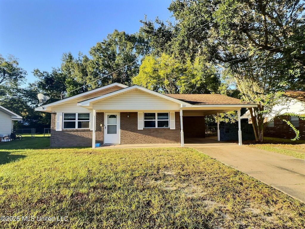302 Hunter Drive, Ocean Springs, MS 39564