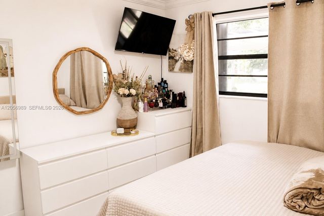 7061 Moseley Street, Hollywood, FL 33024