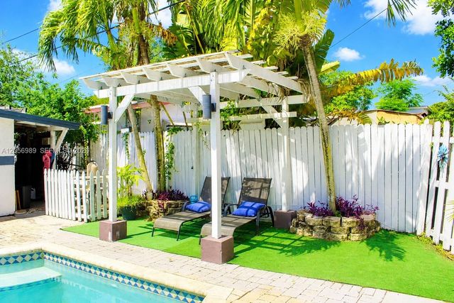 7061 Moseley Street, Hollywood, FL 33024
