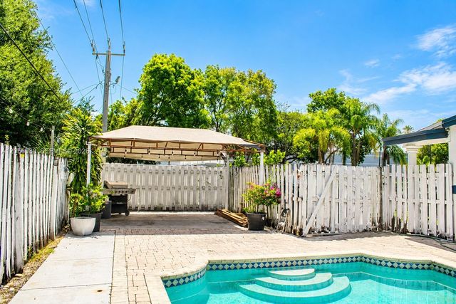 7061 Moseley Street, Hollywood, FL 33024