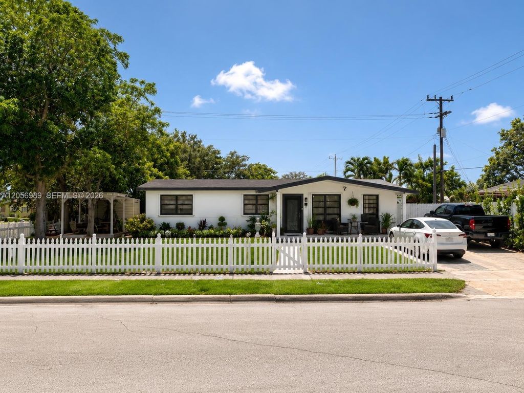7061 Moseley Street, Hollywood, FL 33024