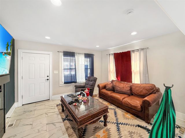 4150 66th Street, Urbandale, IA 50322