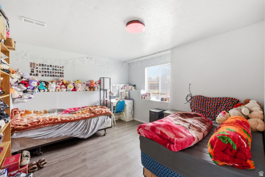 Image 14 of property listing at 1037 W STATE CIR, Salt Lake City, UT 84104