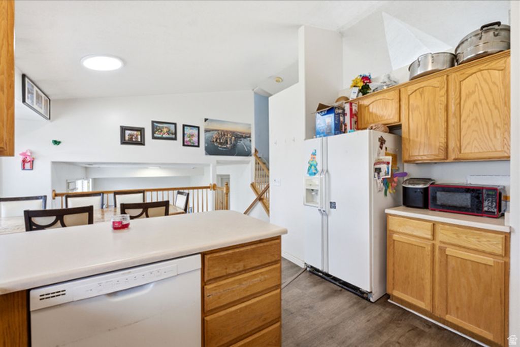 Image 6 of property listing at 1037 W STATE CIR, Salt Lake City, UT 84104