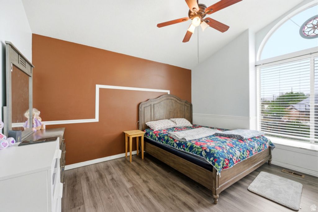 Image 10 of property listing at 1037 W STATE CIR, Salt Lake City, UT 84104