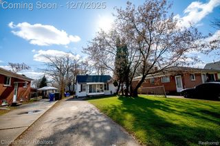 5654 Bedford Street, Dearborn Heights, MI 48125