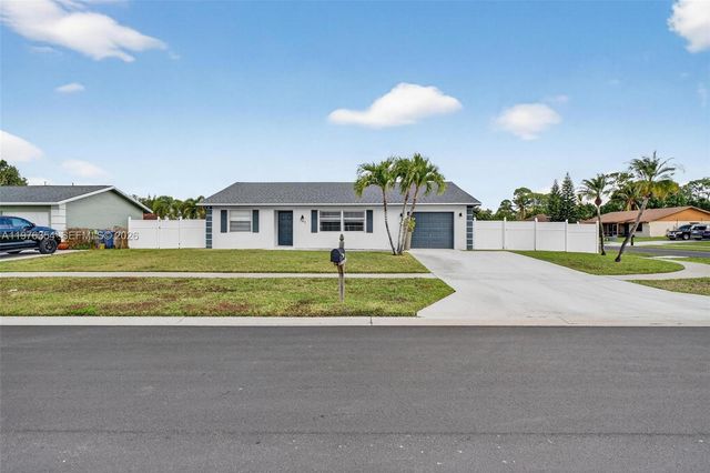 141 Eider Ct, Royal Palm Beach, FL 33411