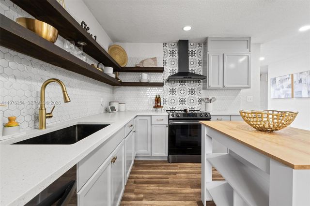 141 Eider Ct, Royal Palm Beach, FL 33411