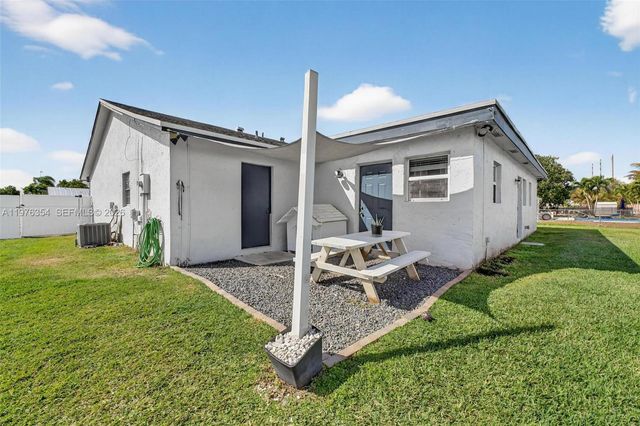 141 Eider Ct, Royal Palm Beach, FL 33411