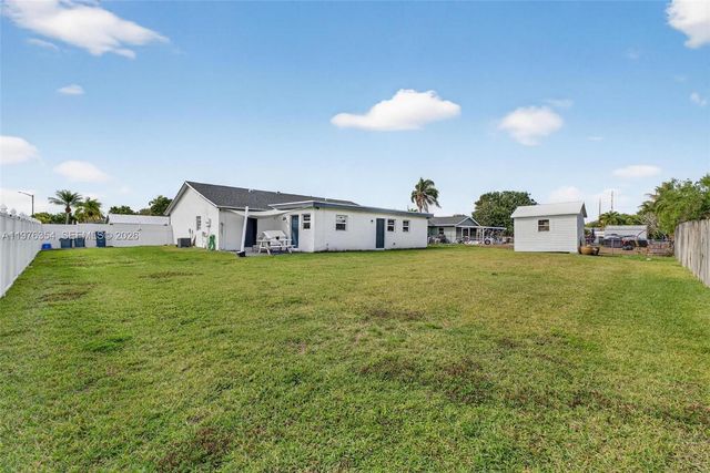 141 Eider Ct, Royal Palm Beach, FL 33411