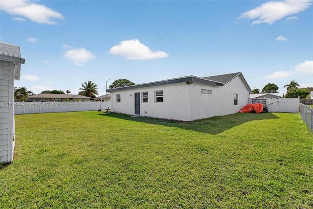 141 Eider Ct, Royal Palm Beach, FL 33411