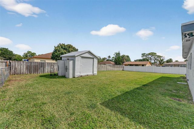 141 Eider Ct, Royal Palm Beach, FL 33411