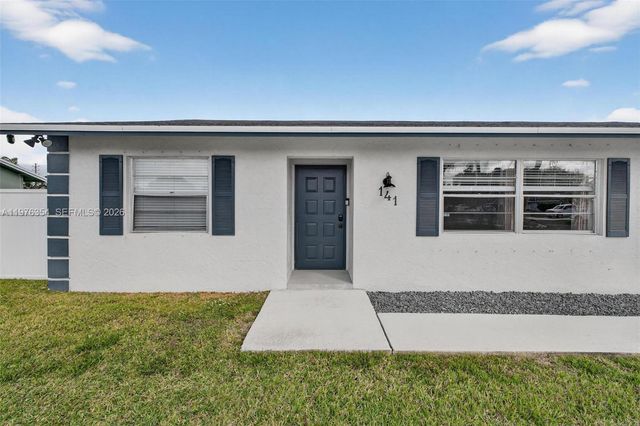 141 Eider Ct, Royal Palm Beach, FL 33411