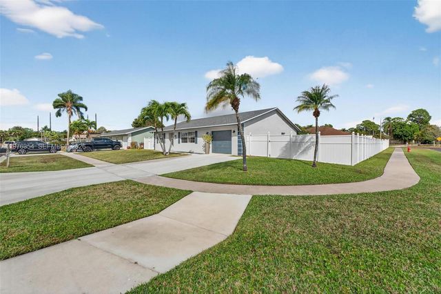 141 Eider Ct, Royal Palm Beach, FL 33411