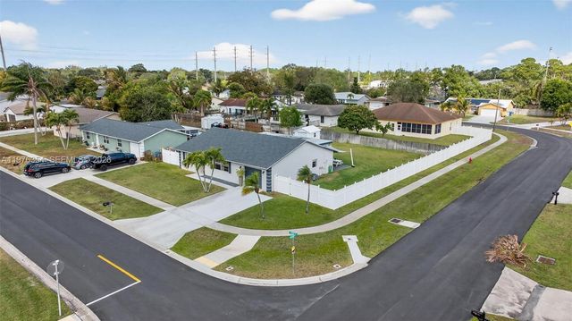 141 Eider Ct, Royal Palm Beach, FL 33411