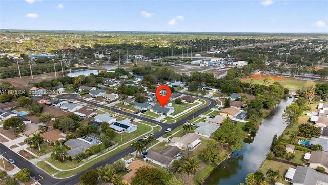 141 Eider Ct, Royal Palm Beach, FL 33411