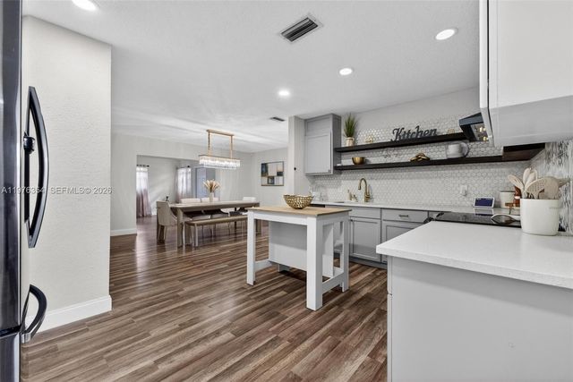 141 Eider Ct, Royal Palm Beach, FL 33411