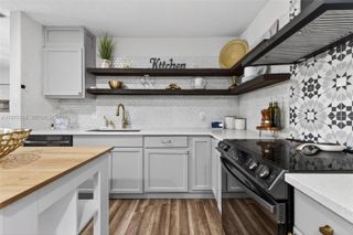 141 Eider Ct, Royal Palm Beach, FL 33411