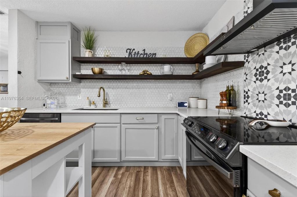 141 Eider Ct, Royal Palm Beach, FL 33411