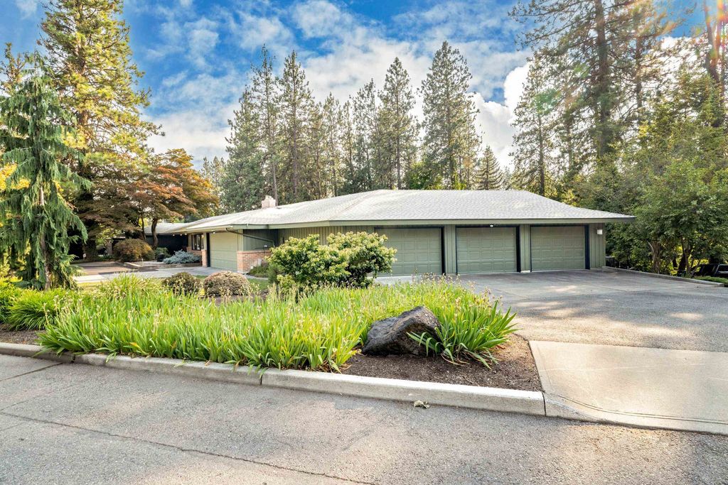 2122 S Helena St, Spokane, WA 99203 photo 4