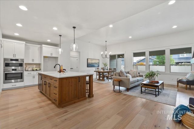 6700 N Magic Mallard Ave, Meridian, ID 83646