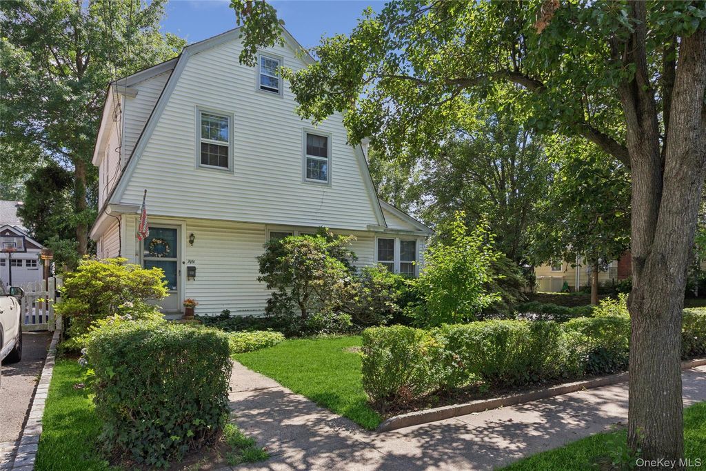 50 Park Avenue, Port Washington, NY 11050