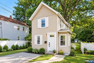 80 Glenwild Avenue, Bloomingdale, NJ 07403