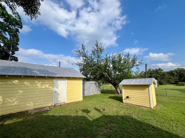 4404 State Highway 159, La Grange, TX 78945