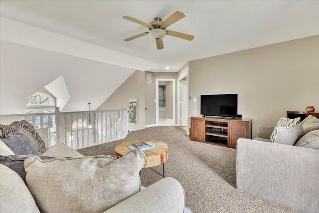 1475 Grand Isle Court, Hobart, IN 46342