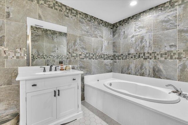 1475 Grand Isle Court, Hobart, IN 46342