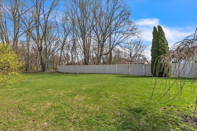 1475 Grand Isle Court, Hobart, IN 46342