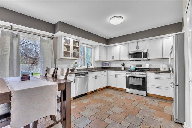 1475 Grand Isle Court, Hobart, IN 46342