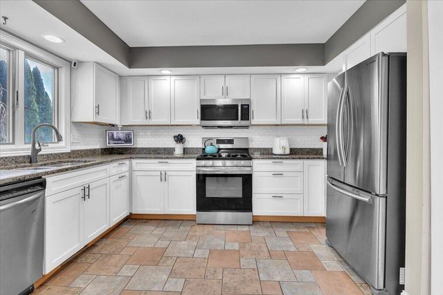 1475 Grand Isle Court, Hobart, IN 46342