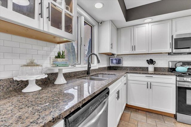 1475 Grand Isle Court, Hobart, IN 46342