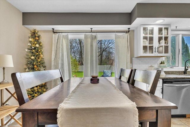 1475 Grand Isle Court, Hobart, IN 46342