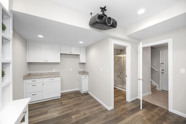 2794 Ashcombe Drive, Ann Arbor, MI 48105