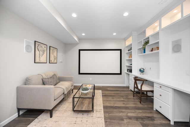 2794 Ashcombe Drive, Ann Arbor, MI 48105