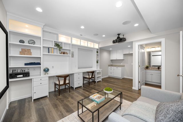 2794 Ashcombe Drive, Ann Arbor, MI 48105